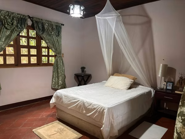 Venta de casa en carretera sur con amplio terreno