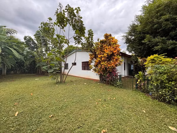 Venta de casa en carretera sur con amplio terreno