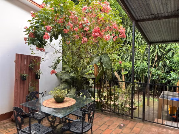 Venta de casa en carretera sur con amplio terreno