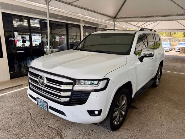 Toyota Land Cruiser VX año 2022