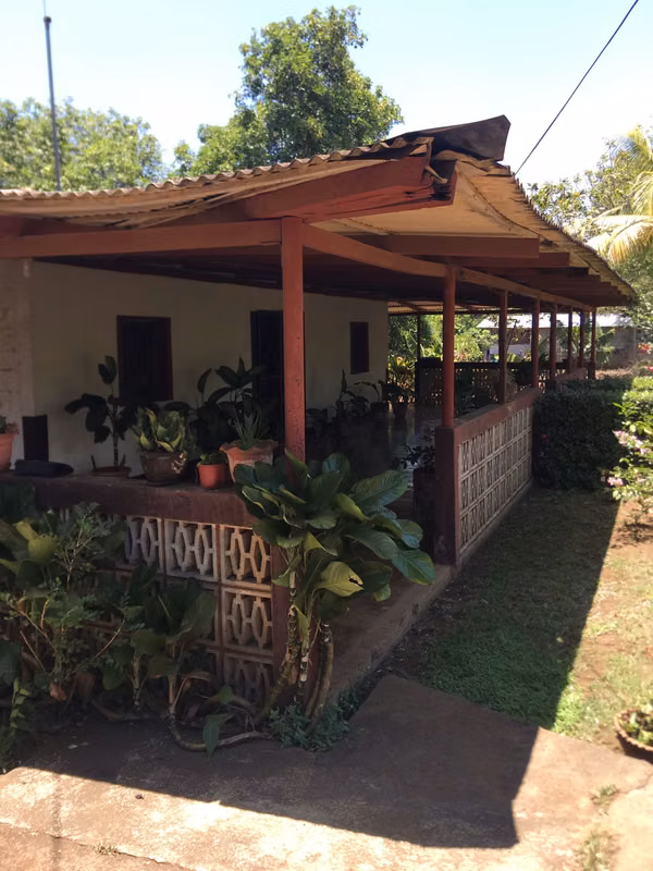  CASA EN VENTA CON TERRENO AMPLIO 