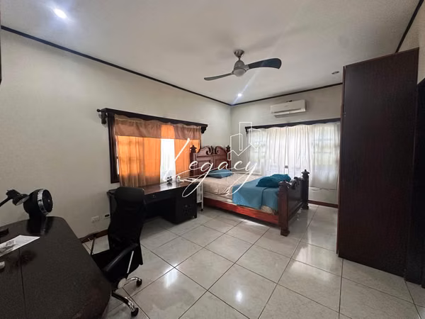EG- Ganga casa de 4 habitaciones en carretera viaje a león en residencial privado