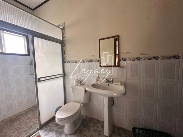 EG- Ganga casa de 4 habitaciones en carretera viaje a león en residencial privado