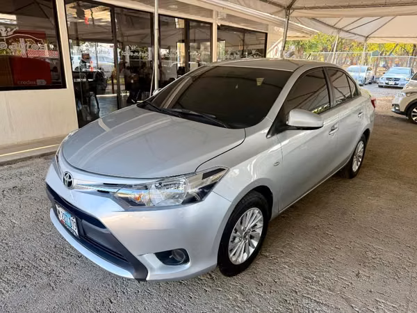 Toyota Yaris año 2015