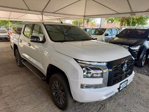 Mitsubishi L200 GLS año 2025