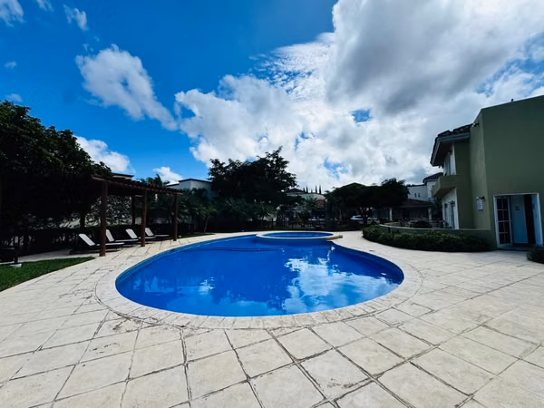 Excelente Casa en alquiler en Las Colinas, Managua