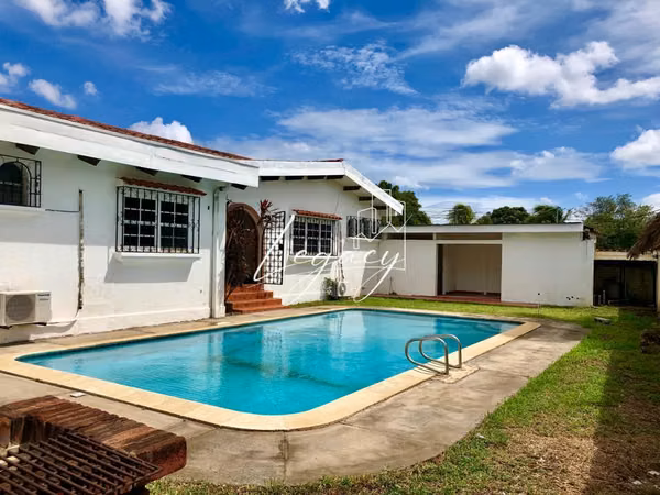 AG-Oportunidad especial de venta en Las Colinas, casa esquinera