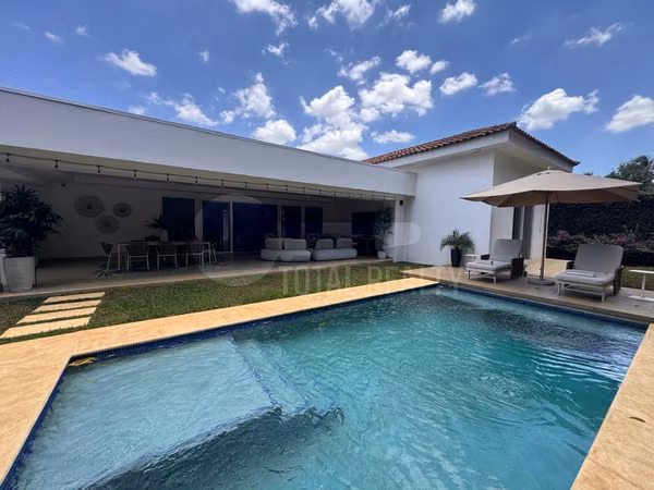 Hermosa Casa en venta o alquiler en Santo Domingo, Managua