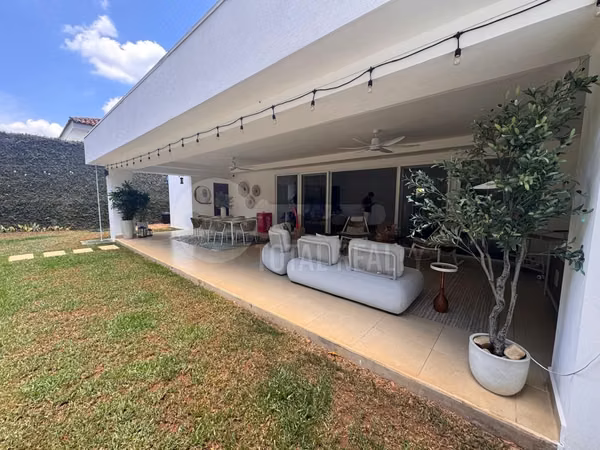 Hermosa Casa en venta o alquiler en Santo Domingo, Managua