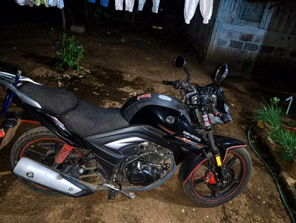 Vendo linda moto KA 150