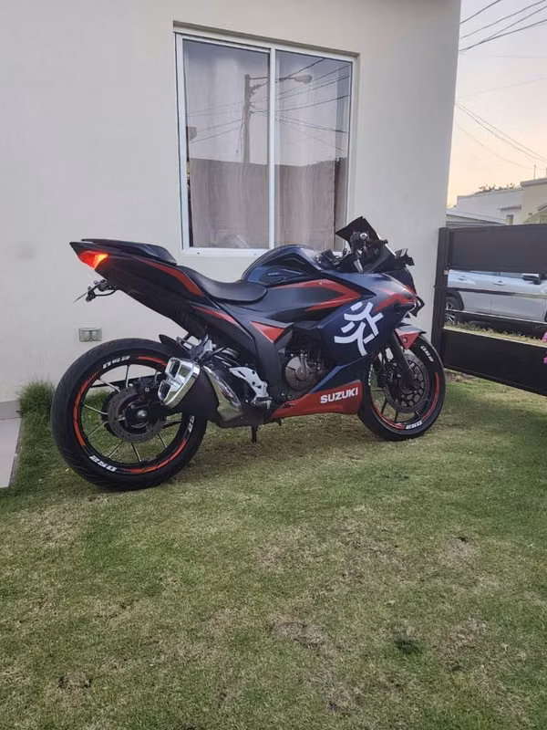 Suzuki Gixxer 250 SF, año 2025, con apenas 6,000km