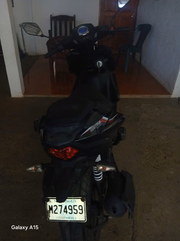 VENDO MOTO GENESIS GEN 150S SCOOTER