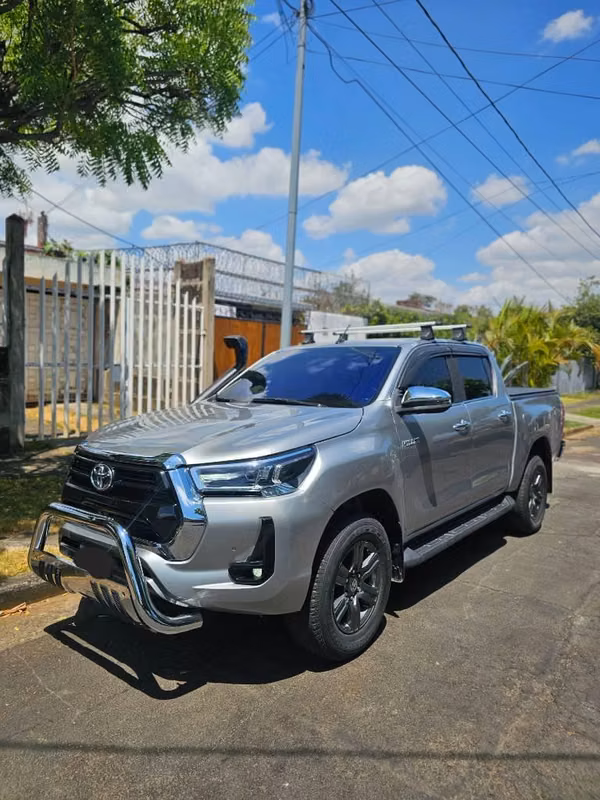 Vendo Toyota Hilux SR-V Full año 2024