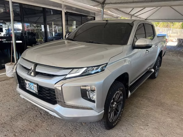 Mitsubishi L200 año 2023
