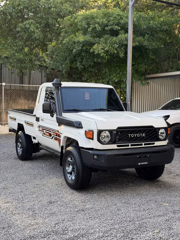 Preciosa TOYOTA LAND CRUISER 