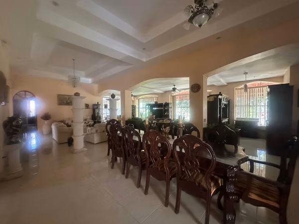 Elegancia y Ubicación Premium en Villa Fontana Sur.