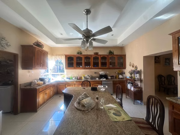 Elegancia y Ubicación Premium en Villa Fontana Sur.