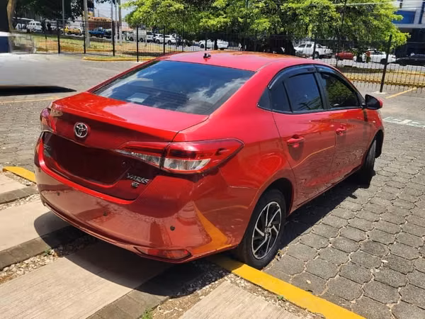 Automóvil YARIS 2022