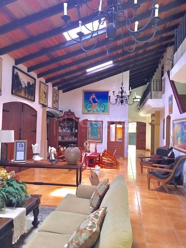 Excellent House for sale or rent in Villa Fontana Sur, Managua