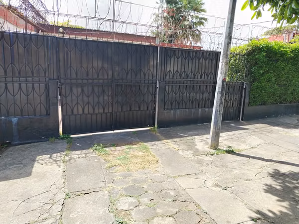 KC- Spacious house with excellent residential or commercial potential