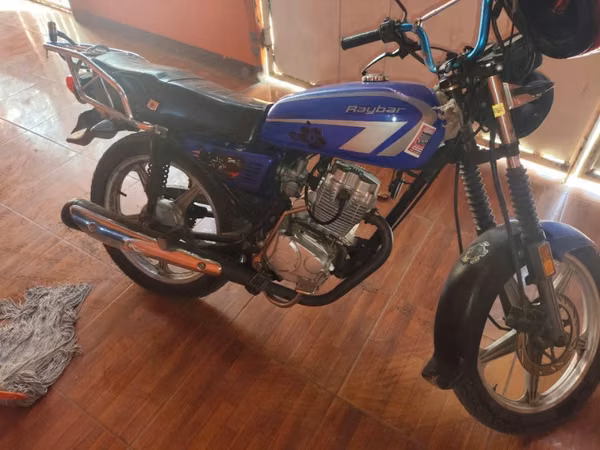 Moto Raybar mensajera