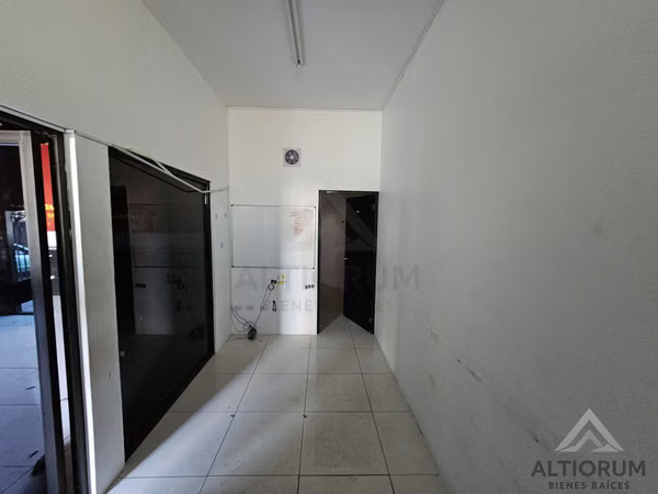AMPLIO LOCAL COMERCIAL EN RENTA