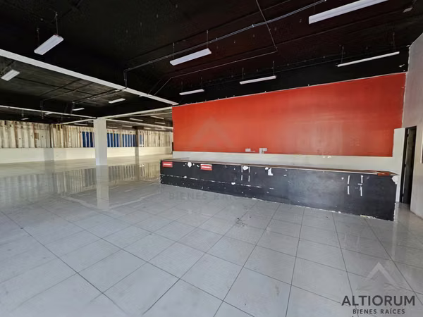 AMPLIO LOCAL COMERCIAL EN RENTA