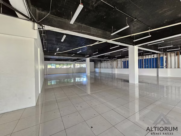 AMPLIO LOCAL COMERCIAL EN RENTA