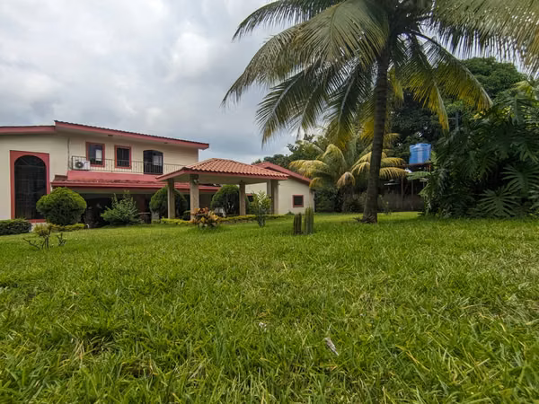 Amplia casa en venta en Ticuantepe, km 17.5