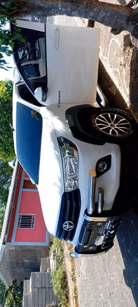 Toyota hilux 2020 4x4 mecánica 27000
