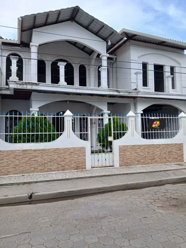 ELEGANT TWO-LEVEL HOUSE IN EXCELLENT CENTRAL AREA!