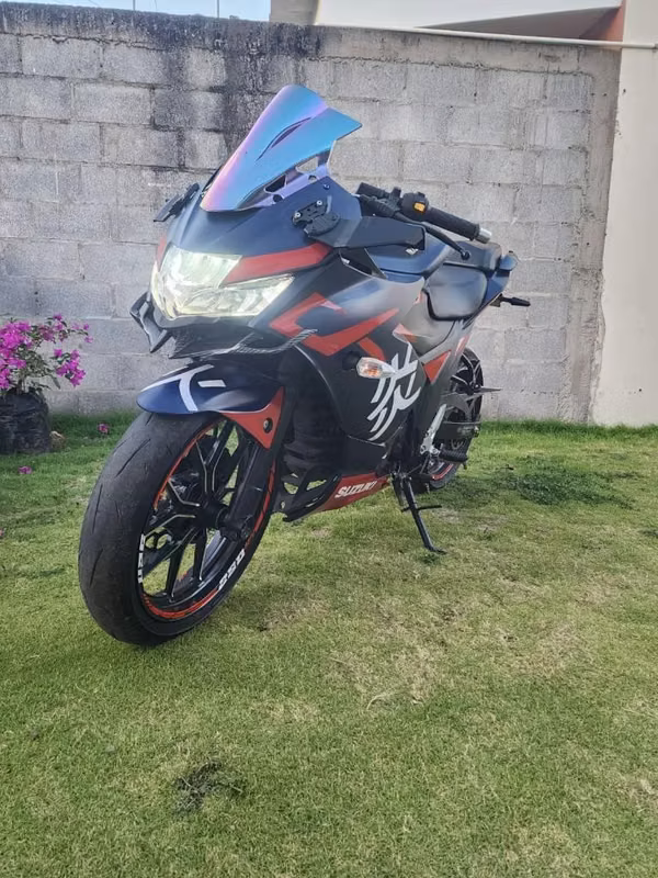SUZUKI Gixxer 250 SF, año 2025
