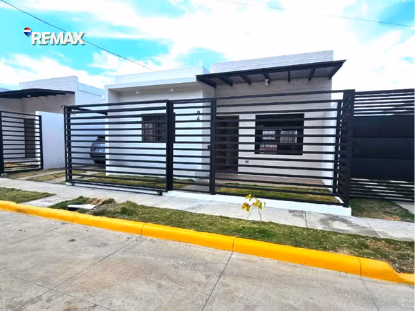 Casa Modernas en Residencial Villa La Paz en