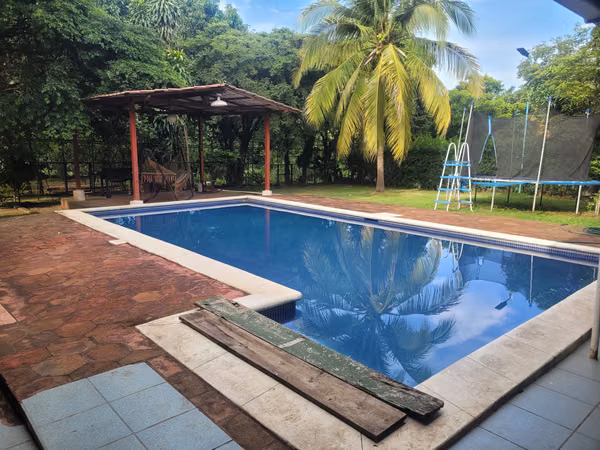 Venta de Hermosa Quinta Las Jagüitas, Managua