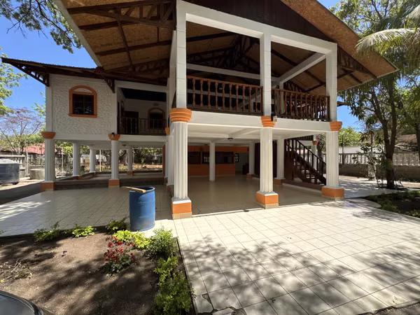 Hermosa Casa en Playa Quizala