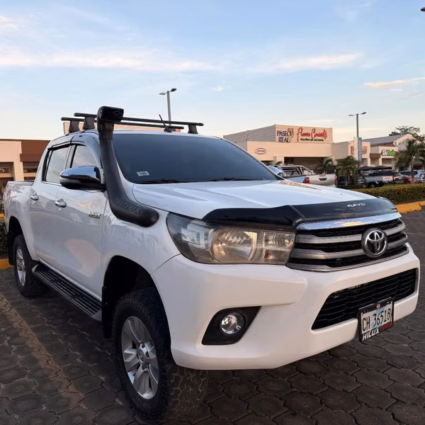 Se vende Toyota Hilux SR año 2016
