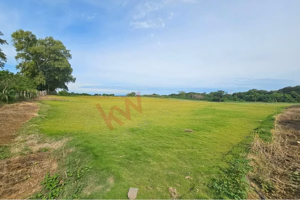 EXCELLENT INVESTMENT AND DEVELOPMENT OPPORTUNITY!