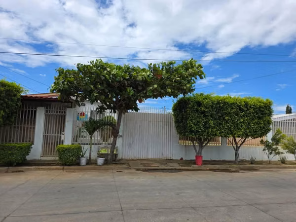  Venta de Casa en Ciudad Doral con Terreno Adicional