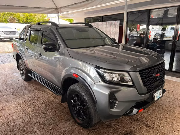 Nissan NP300 año 2023