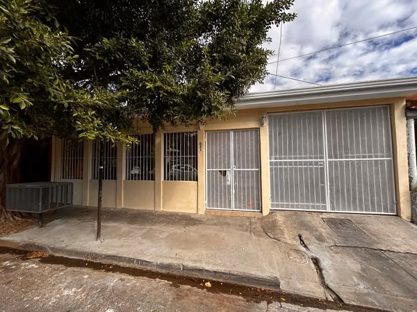 ZC - SE VENDE CASA EN CASA REAL/ CARRETERA NORTE