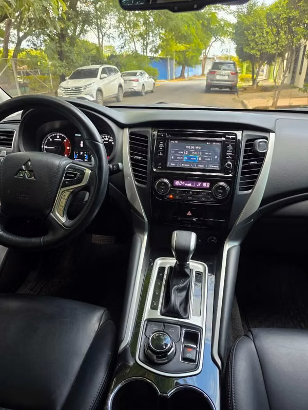 Mitsubichi montero sport 2020