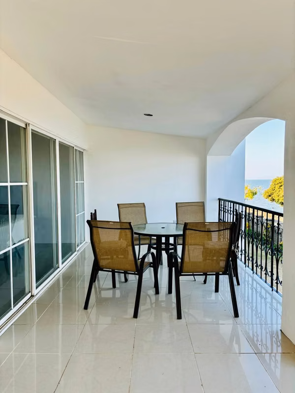 MN¡Oportunidad de Inversión! Apartamento de Lujo Amueblado en Brisas del Lago, Granada