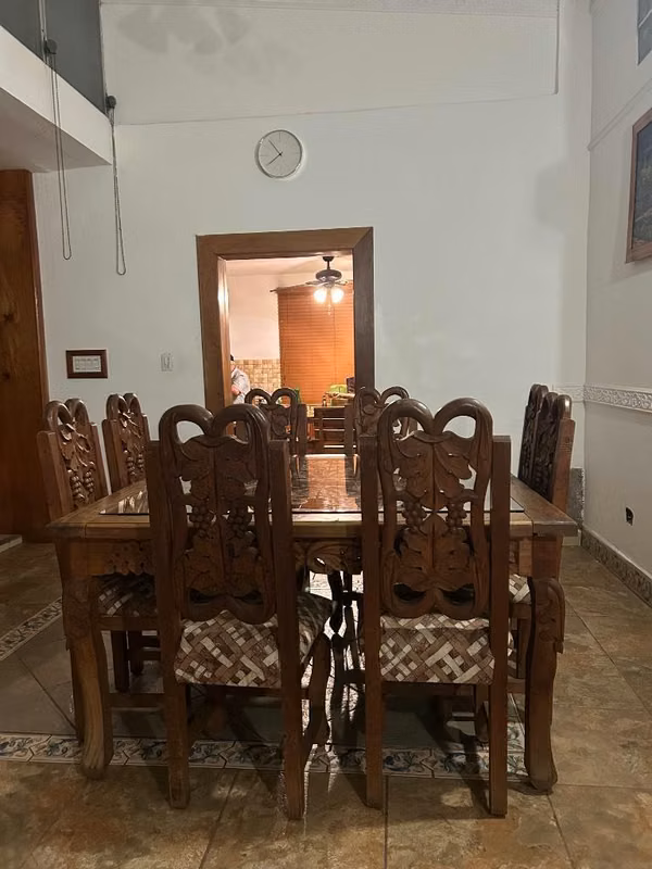Comedor Rústico tailandés  Elegante de Madera Tallada con Cristal (8 puestos)