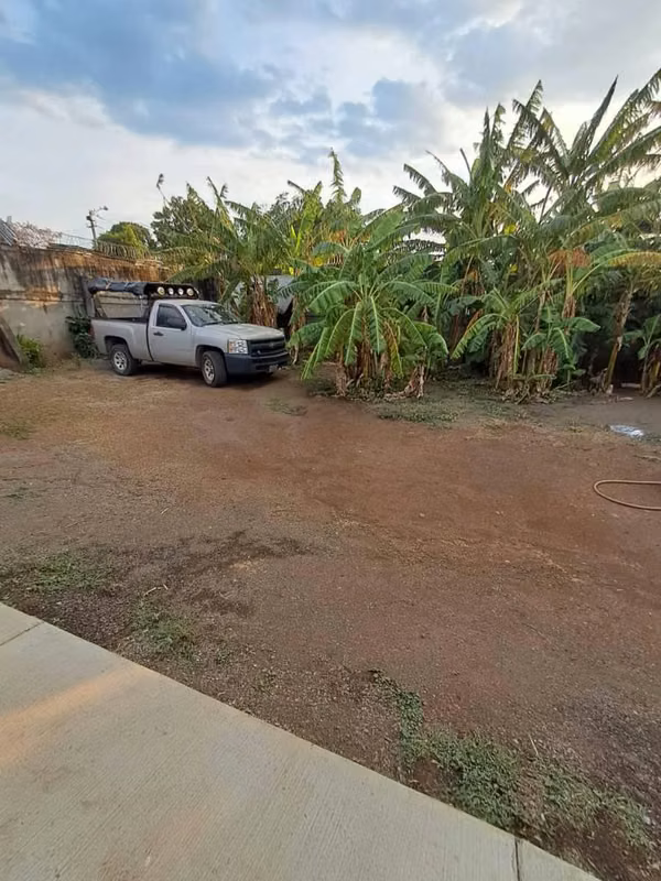 HERMOSA PROPIEDAD QUE INCLUYE CONSTRUCCION NUEVA Y AMPLIO TERRENO