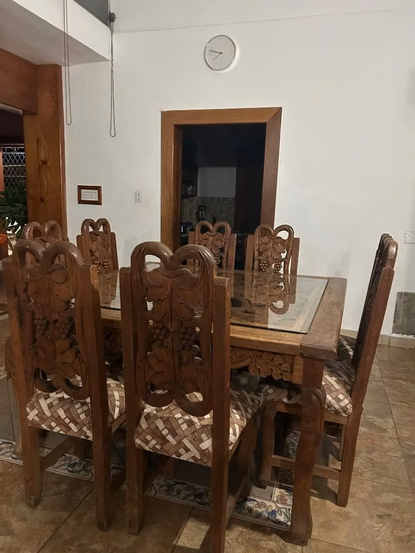 Comedor Rústico Elegante de Madera tailandés Tallada con Cristal (8 puestos)