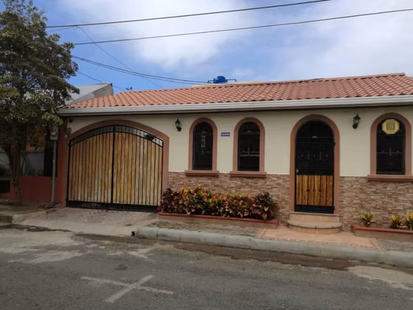  ¡Se vende hermosa casa con mejoras en Residencial Praderas de Sandino, Segunda Etapa!