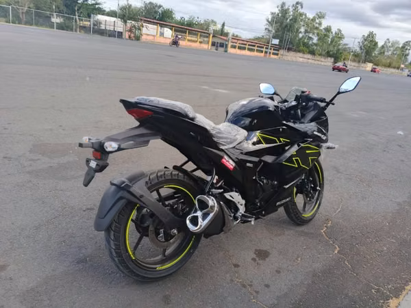 Suzuki Gixxer SF - Como nueva, 4 meses de uso