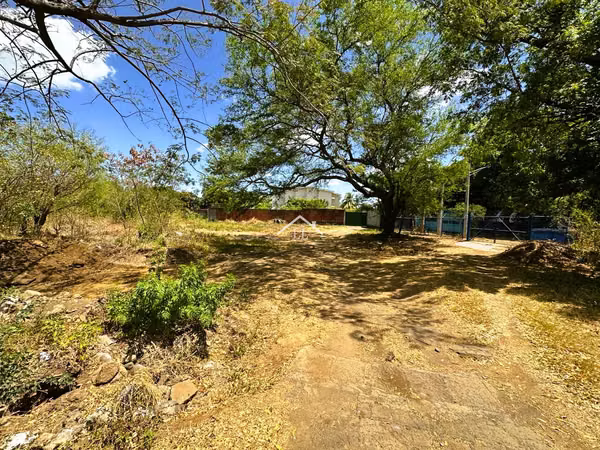 LL - Se Vende Terreno con Excelente Ubicación Frente al Estadio de Béisbol