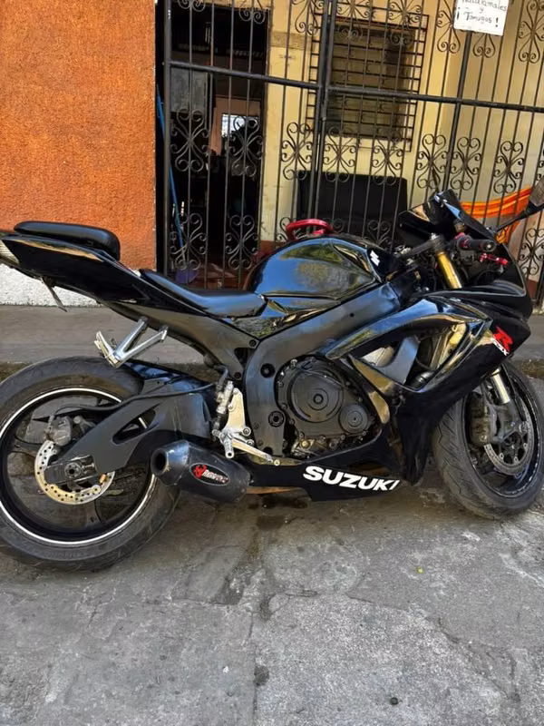 Hermosa Moto Suzuki 600