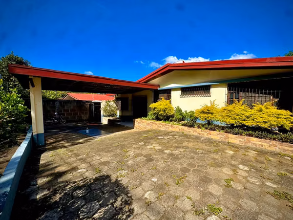 Unique opportunity in South Road!